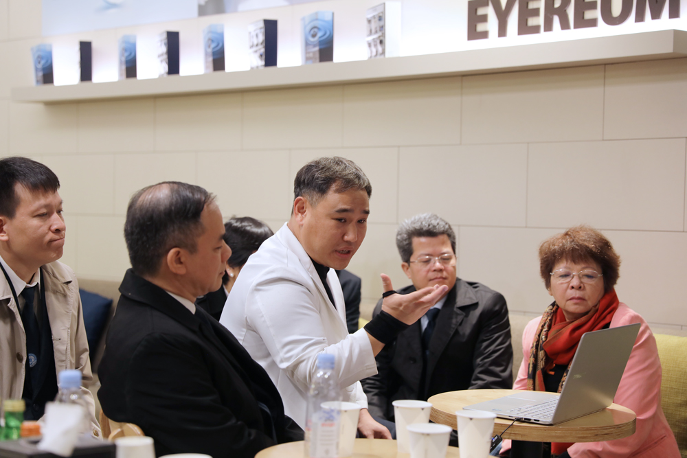 Vietnam ophthalmological society visited EYEREUM.