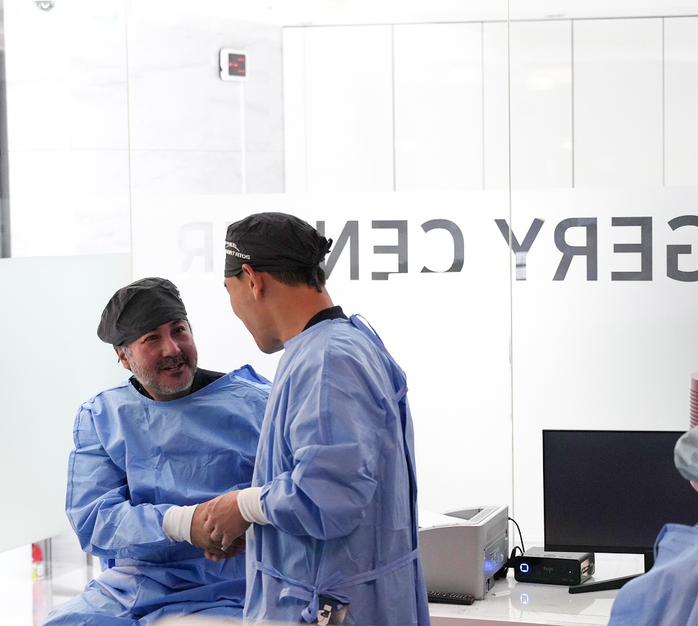 강성용 원장 집도-Dr. Kishore 프레즈비맥스 노안수술(PresbyMAX)_안과 권위자들이 의사와 환자로!