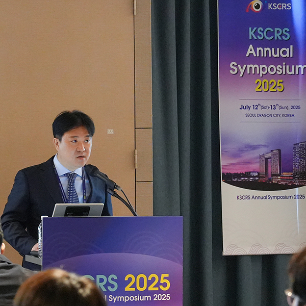 최진영 원장, 2025 KSCRS 'ICL렌즈삽입술 10년 장기적 임상결과' 초청 강연